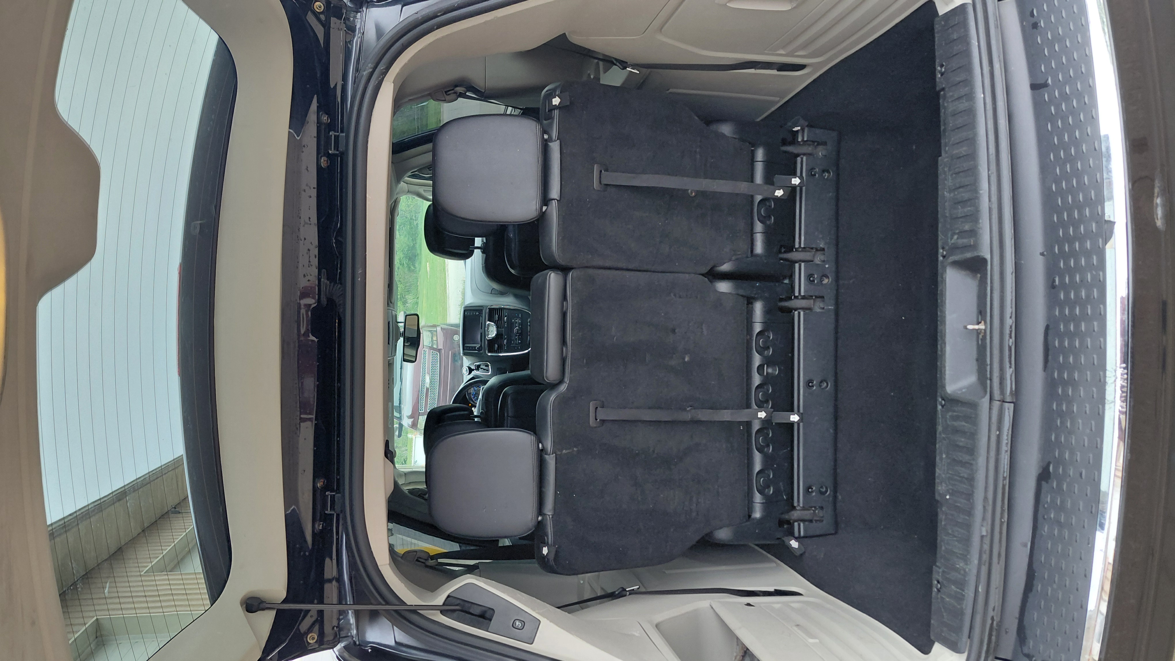 2014 CHRYSLER  TOWN AND COUNTRY  - image 2
