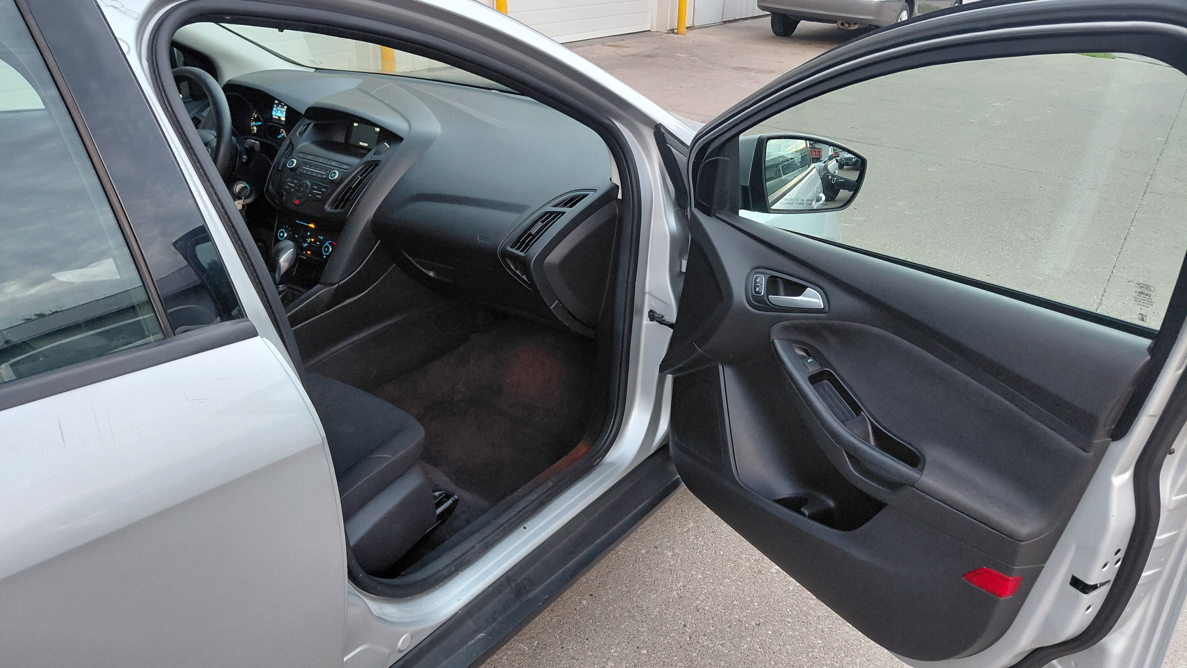 2018 Ford Focus SE - image 9