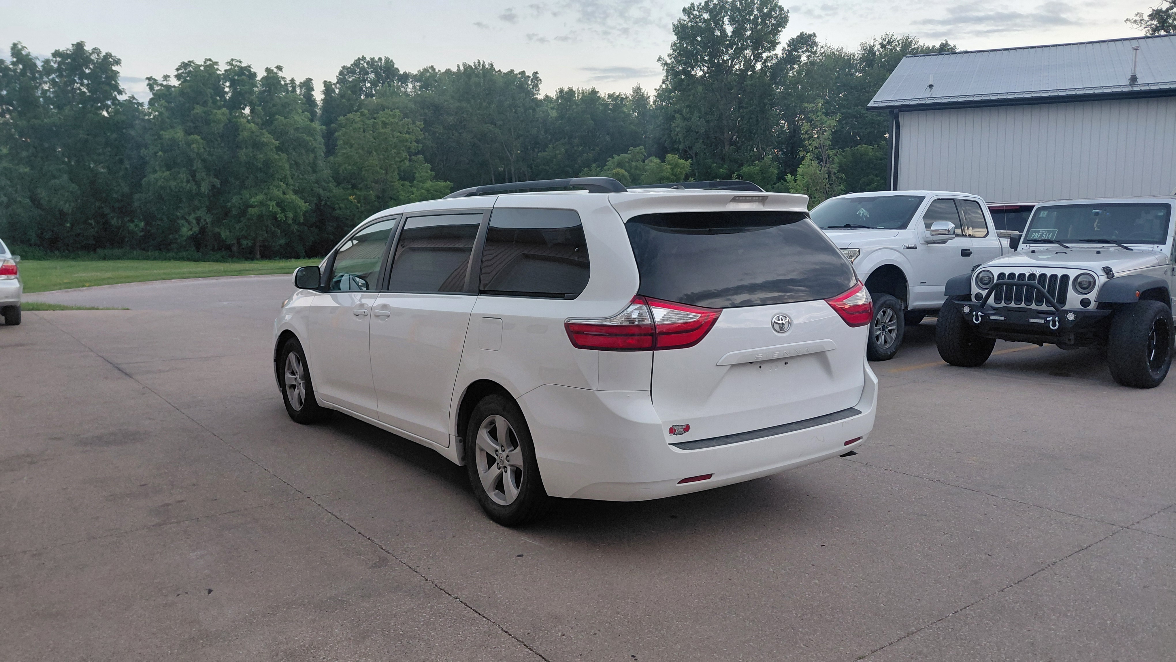 2015 Toyota  Sienna LE - image 5