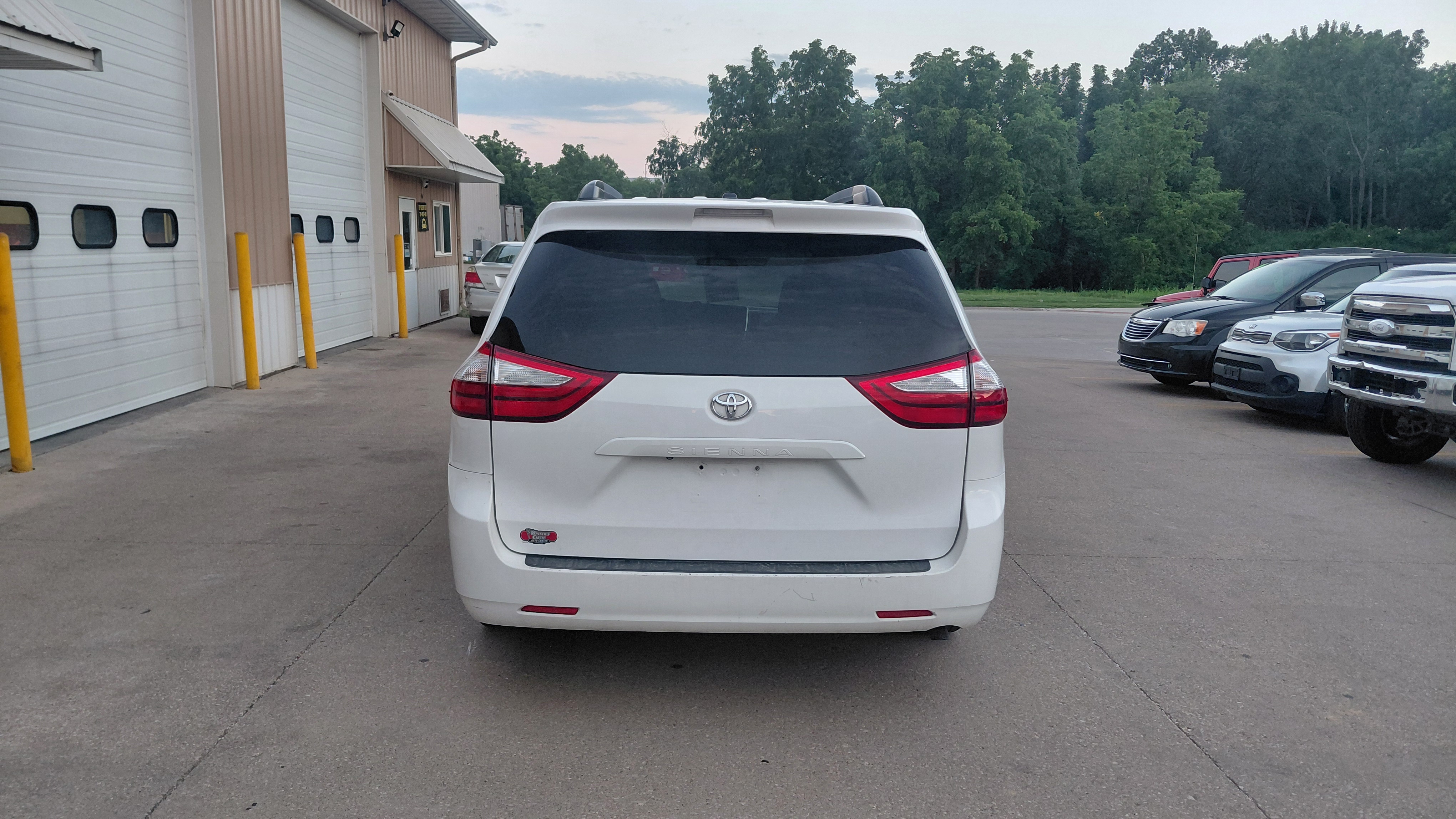 2015 Toyota  Sienna LE - image 6