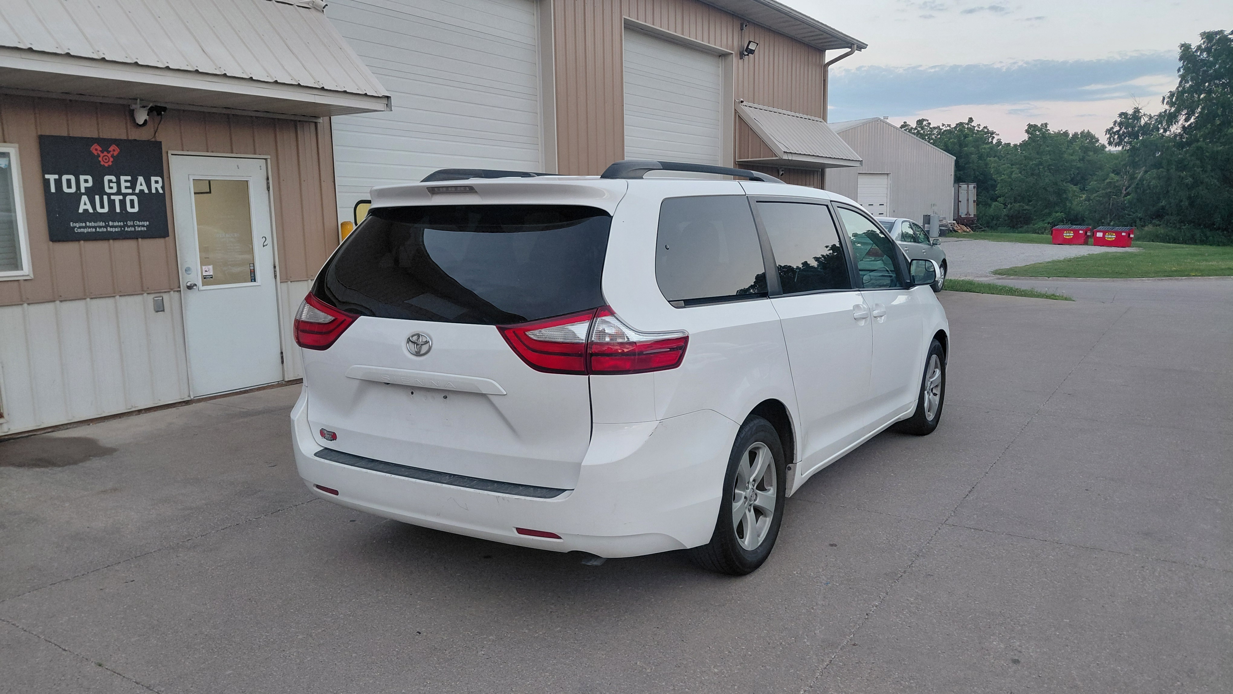 2015 Toyota  Sienna LE - image 7