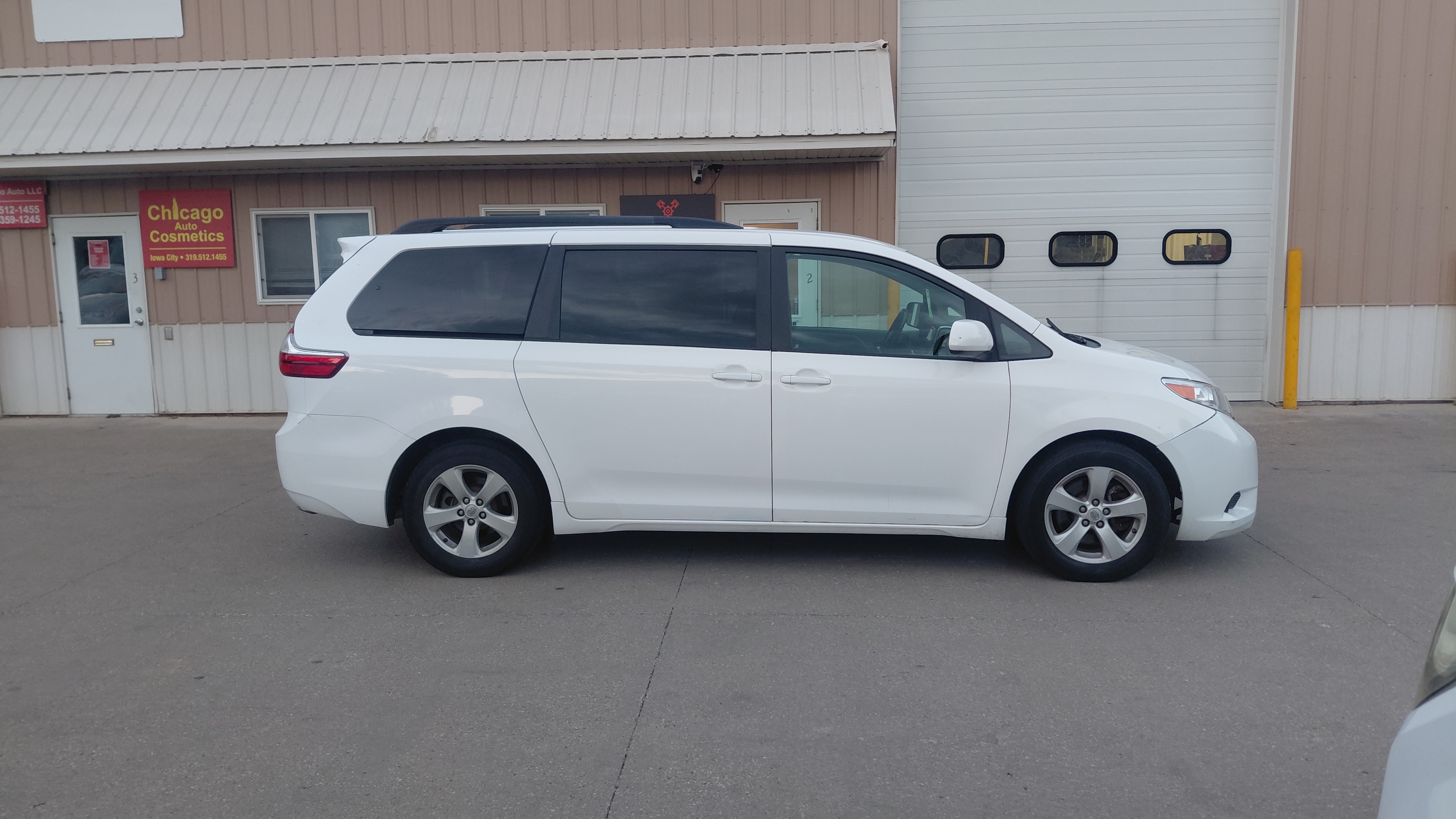 2015 Toyota  Sienna LE - image 8