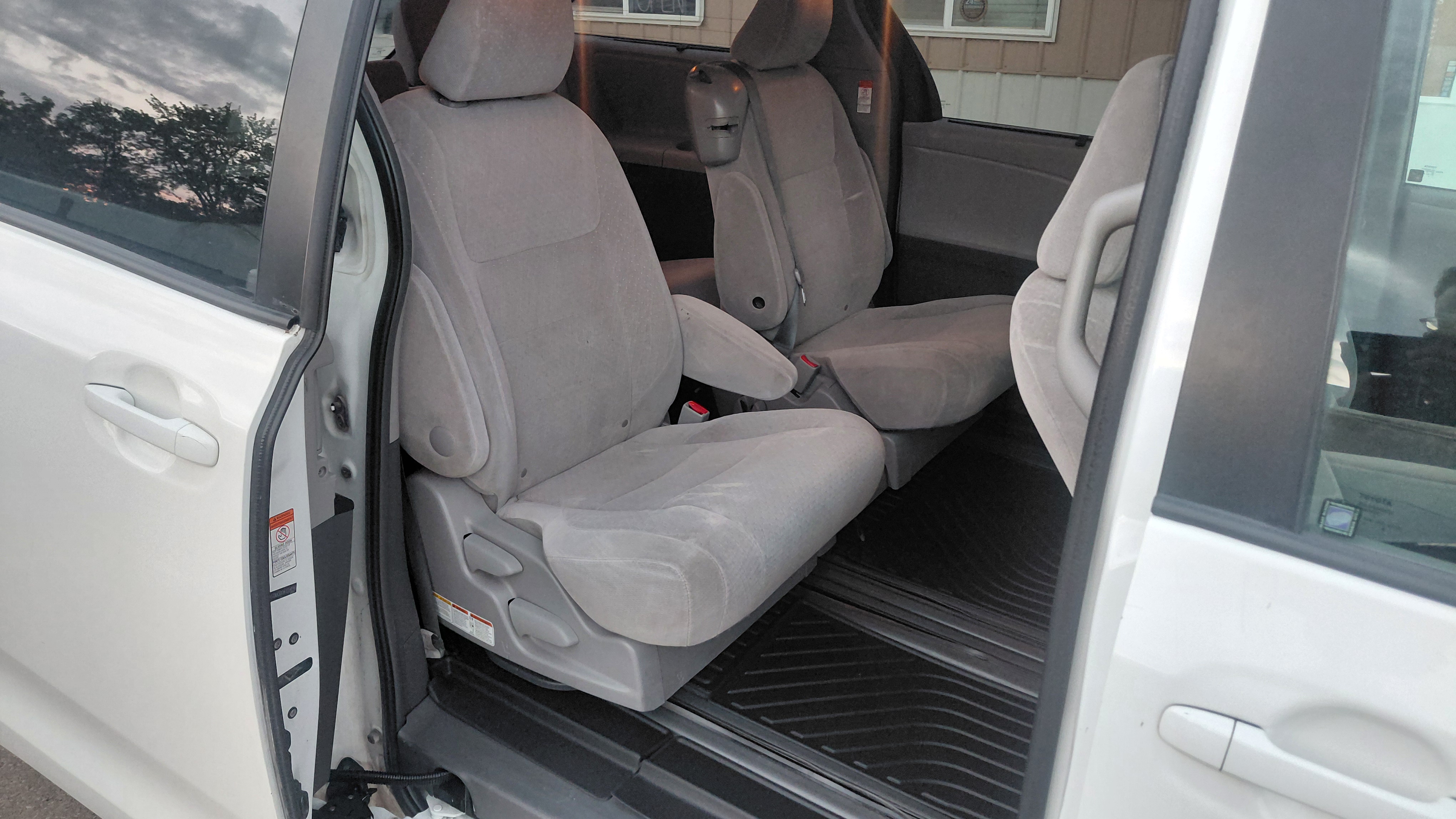 2015 Toyota  Sienna LE - image 14