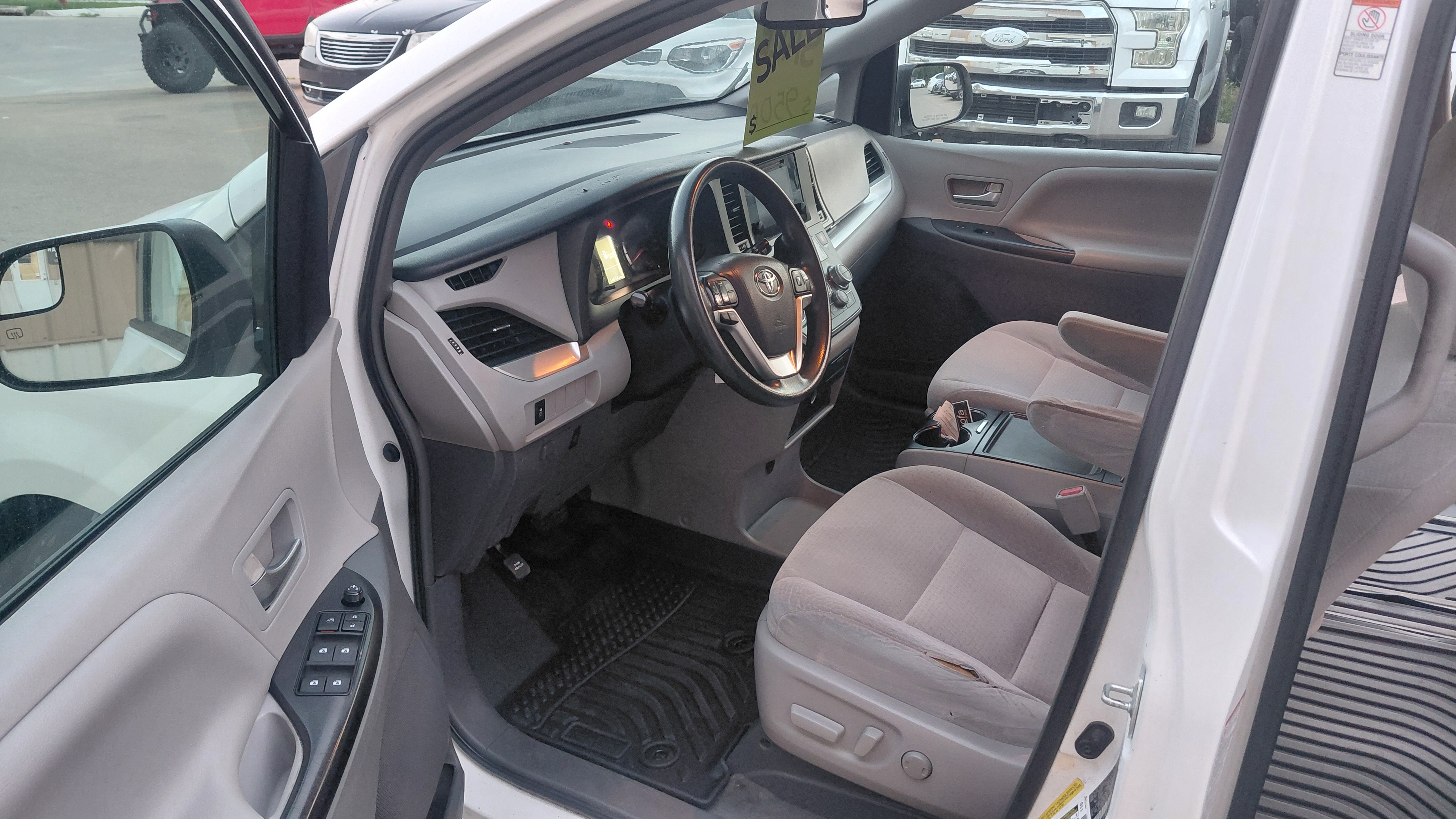 2015 Toyota  Sienna LE - image 15